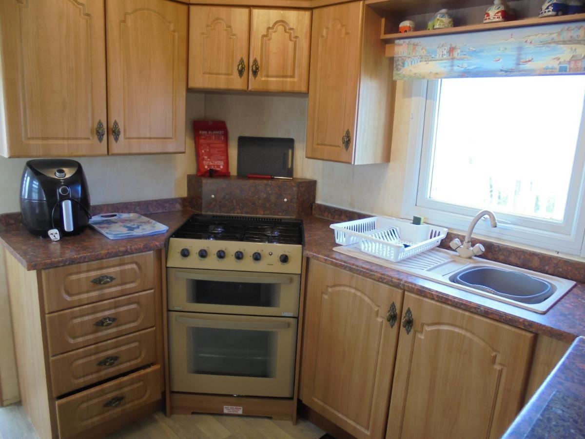 Waterside: Waterside Salisbury:- 6 Berth Large Wrap Around Veranda Инголдмелс Экстерьер фото