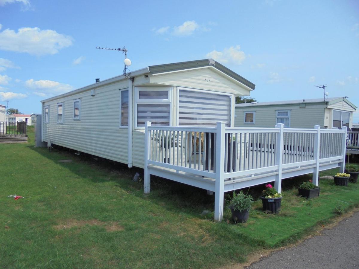 Waterside: Waterside Salisbury:- 6 Berth Large Wrap Around Veranda Инголдмелс Экстерьер фото