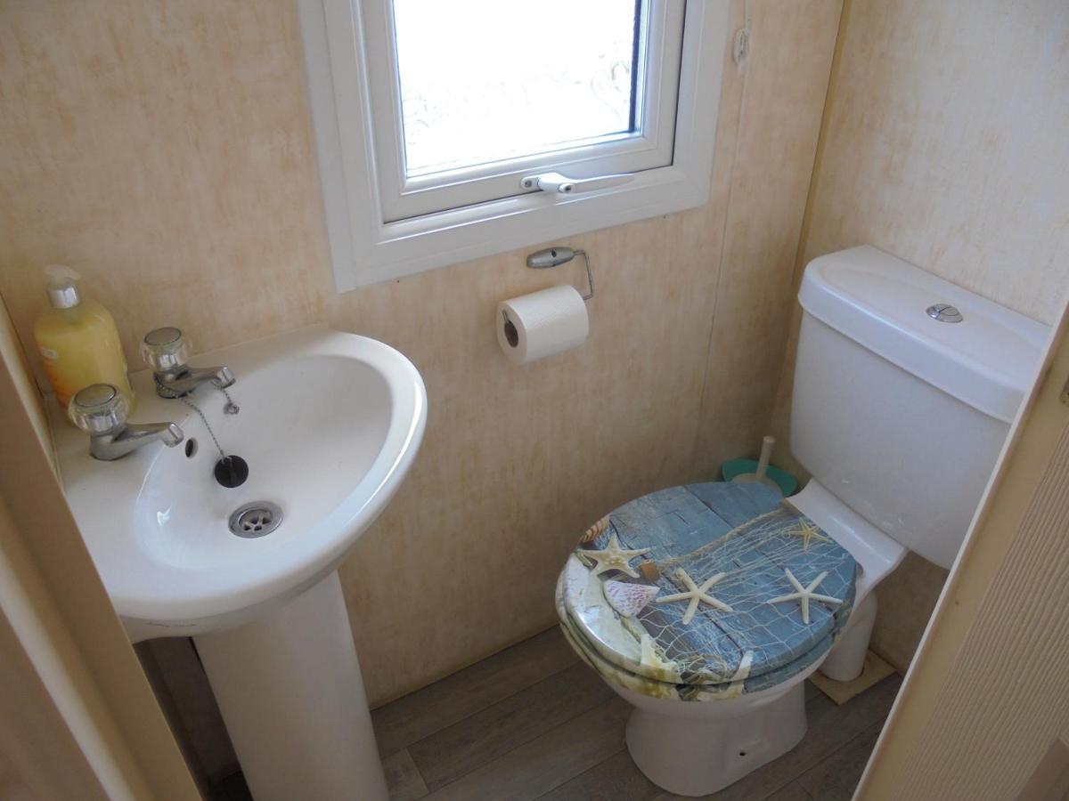 Waterside: Waterside Salisbury:- 6 Berth Large Wrap Around Veranda Инголдмелс Экстерьер фото