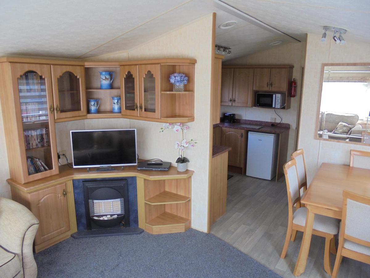 Waterside: Waterside Salisbury:- 6 Berth Large Wrap Around Veranda Инголдмелс Экстерьер фото
