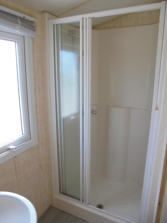 Waterside: Waterside Salisbury:- 6 Berth Large Wrap Around Veranda Инголдмелс Экстерьер фото