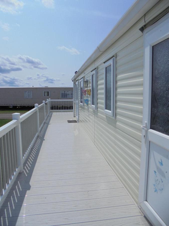 Waterside: Waterside Salisbury:- 6 Berth Large Wrap Around Veranda Инголдмелс Экстерьер фото
